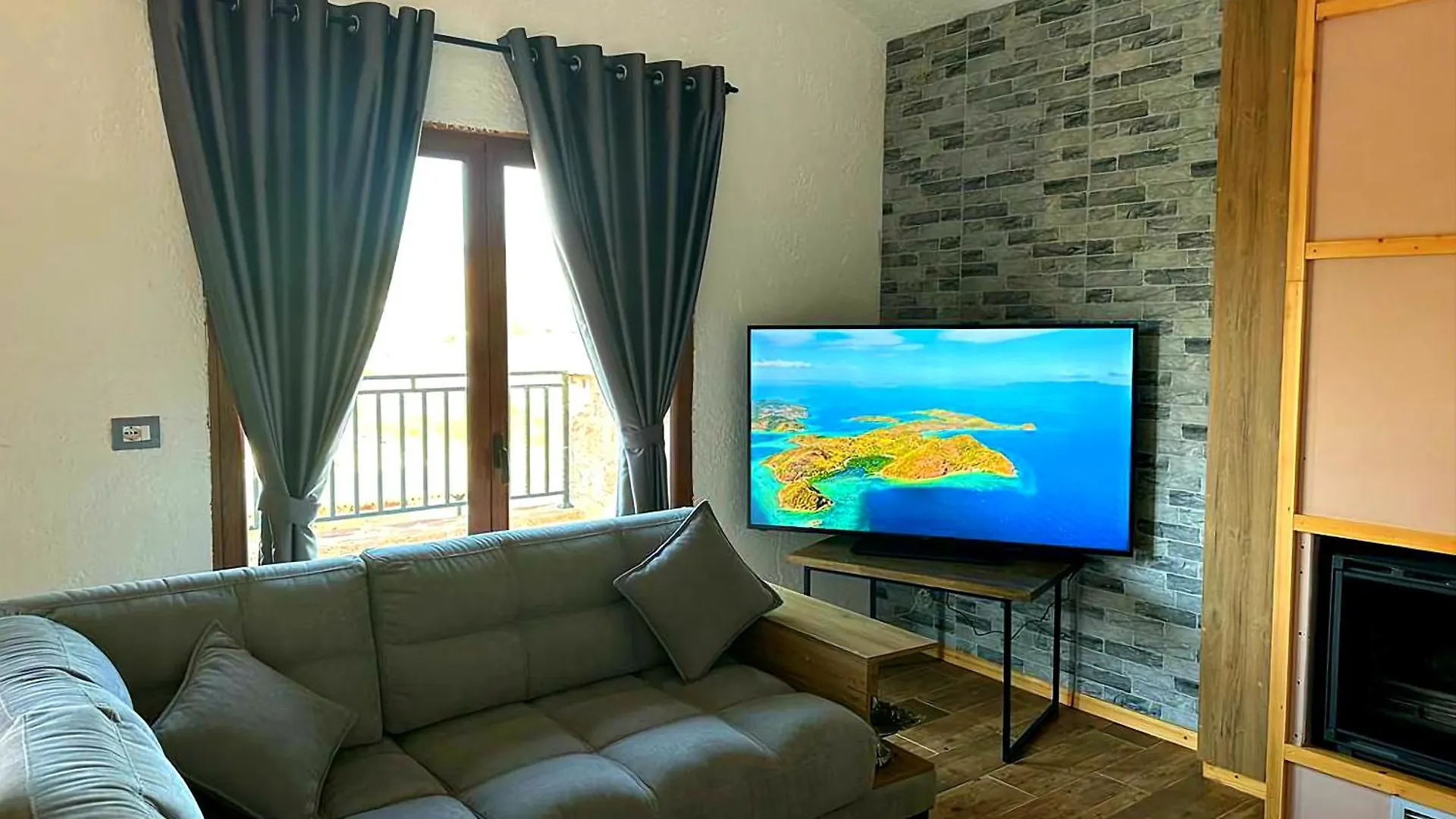 Limni Resort Ksamil 4*,